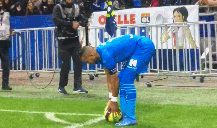 孔蒂：我没有低估本菲卡，但他们比我们多休息了两天（孔蒂否认轻视本菲卡：对手比我们多休两天）