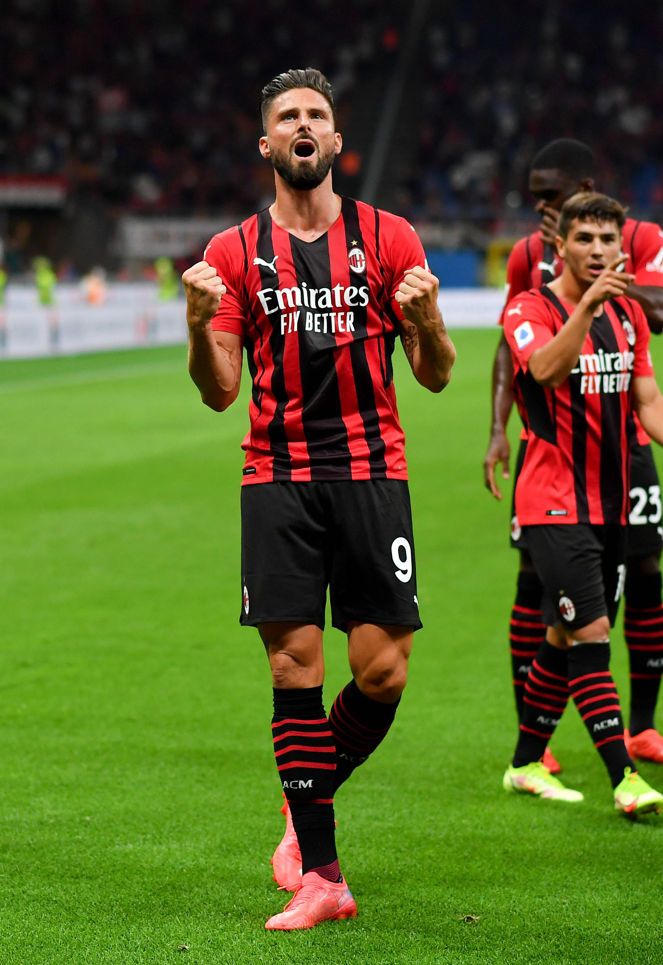 凯尔特人以138-129击败魔术，凭借高命中率和高效进攻取得关键胜利。（凯尔特人手感火热，138-129力克魔术拿下关键一战）