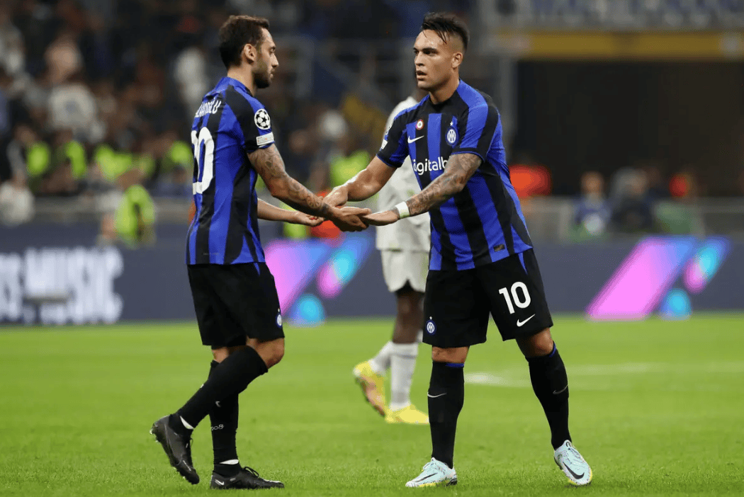 恩佐：为了转会切尔西曾求过鲁伊-科斯塔，很感谢他放我走（恩佐：为转投切尔西曾求鲁伊-科斯塔，感激其放行）