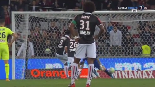 铁树开花，拜仁后卫约纳坦-塔斩获欧冠生涯首球（欧冠处子球到手，拜仁后卫约纳坦-塔终于破荒）