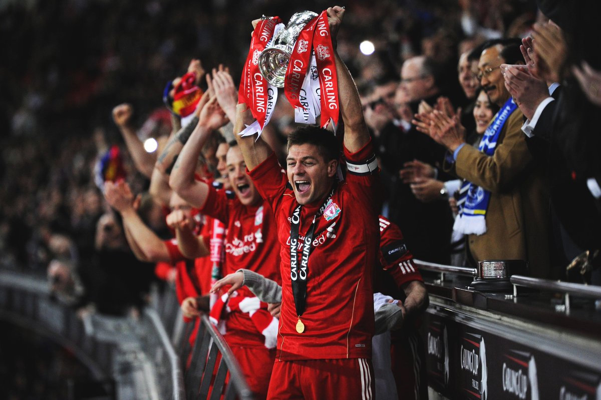 C罗在沙特联赛首秀中上演绝杀，以一记精彩倒钩射门击败对手，助力利雅得胜利领跑积分榜。（沙特联赛处子秀，C罗倒钩压哨绝杀，助利雅得胜利登顶积分榜）