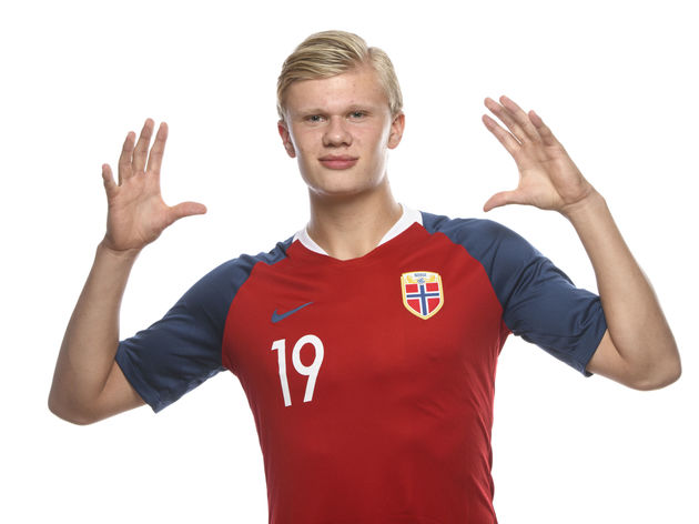 球员：我就轻轻一抬腿