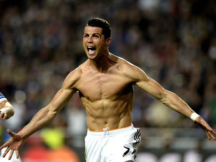 波兰媒体：莱万收到米兰、沙特和美职联报价，米兰愿签约两年（波媒：莱万获米兰、沙特球队和MLS报价，AC米兰愿提供两年合同）