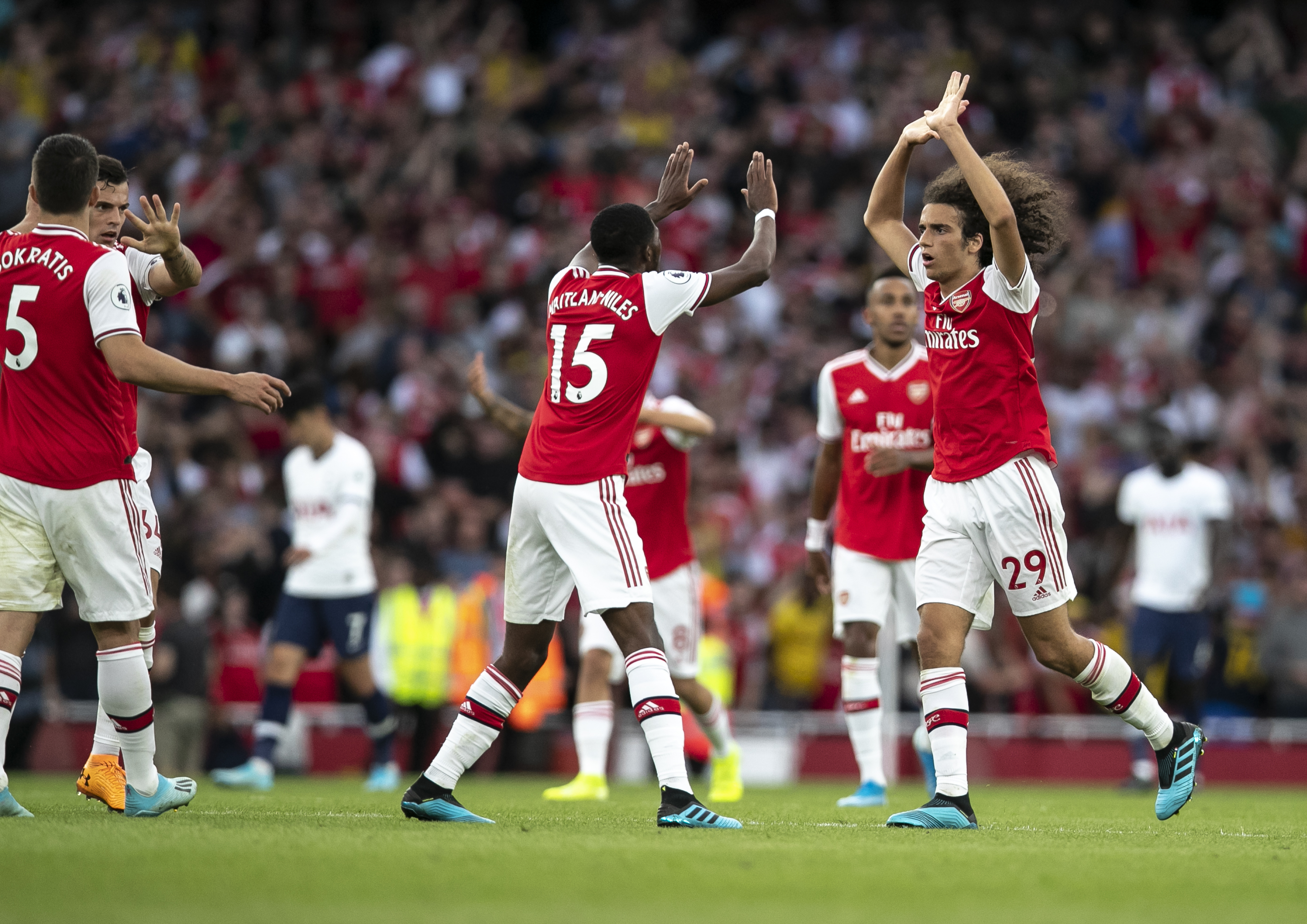 半场：莱比锡2-0法兰克福，哈德、鲍姆加特纳相互传射（半场战罢，莱比锡2-0领先法兰克福：哈德与鲍姆加特纳互送助攻各入一球）