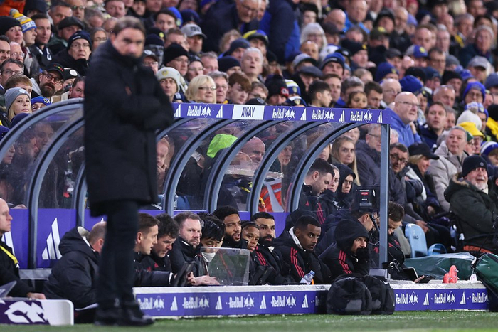 欧冠惊现篮球比分！巴黎热刺8球对攻创纪录，维蒂尼亚戴帽背后藏着的惊天秘密（欧冠上演篮球比分！巴黎圣日耳曼与热刺8球互轰创纪录，维蒂尼亚帽子戏法背后暗藏惊人内幕）