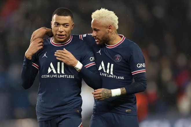 李玮洒成为首位获OPBF金腰带的中国女子拳手，多次在国际赛场取得胜利，正式转型为职业拳击选手。（李玮洒斩获OPBF金腰带成中国女拳第一人，多次在国际赛场告捷并正式转型职业拳手）