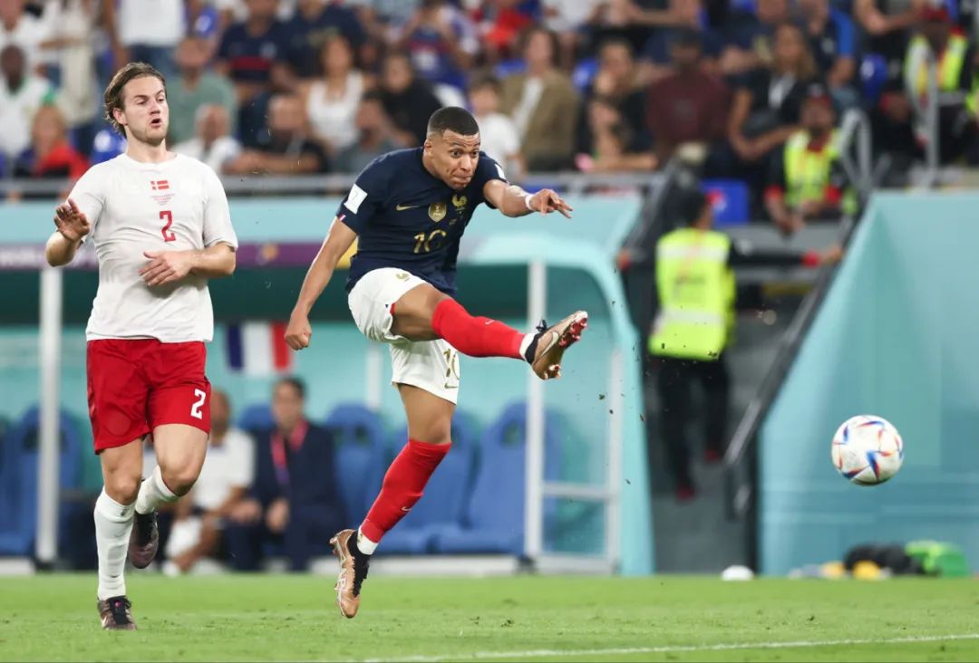 皇马官方：巴尔韦德右腿半膜肌受伤；据悉将缺席10天（皇马官宣：巴尔韦德右腿半膜肌受伤，预计缺阵10天）