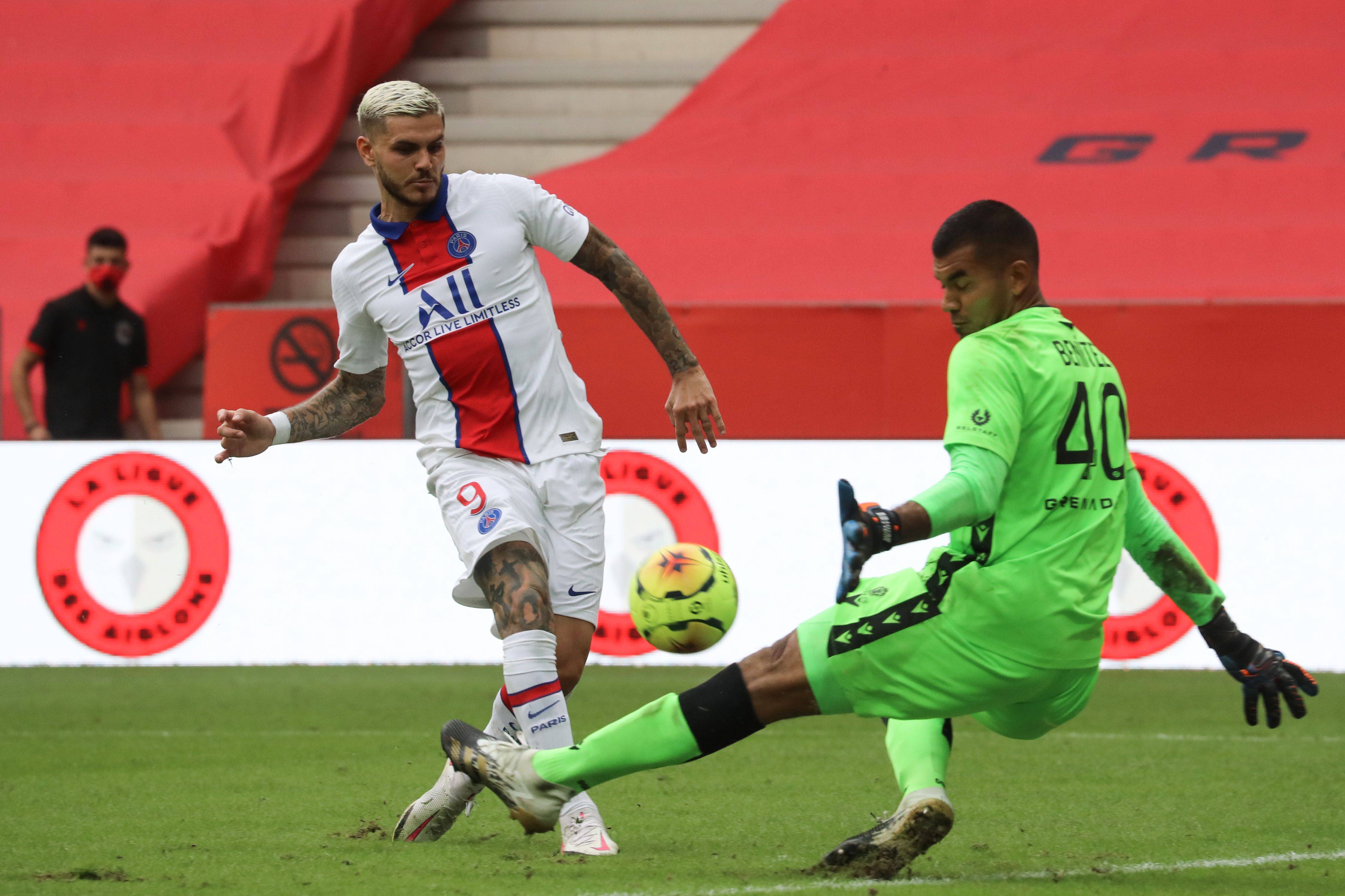 斯卡洛尼戴白手套递交世界杯，因凡蒂诺为仪式错误公开道歉（斯卡洛尼戴白手套交接大力神杯，因凡蒂诺就仪式失误公开致歉）