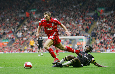 NBA：湖人险胜火箭 詹姆斯砍下38分