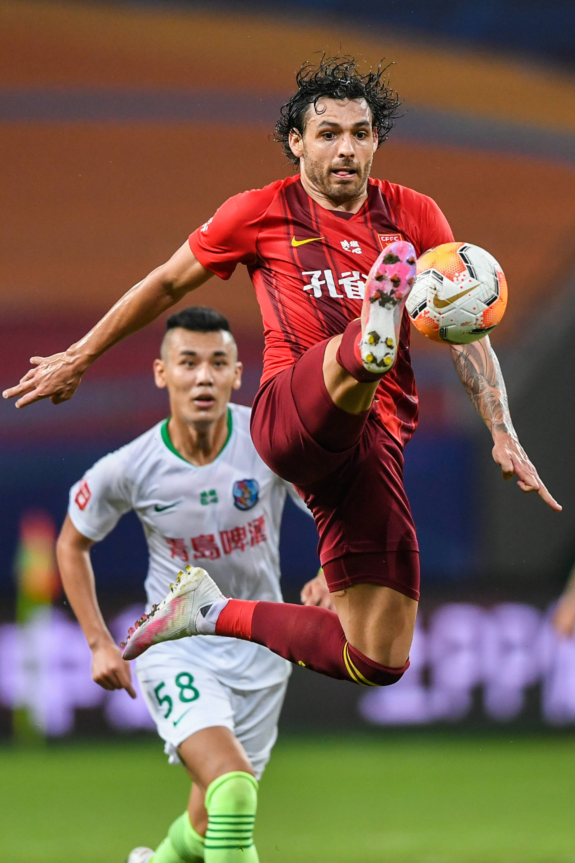 西甲：巴萨客场2-2战平塞维利亚（西甲：巴萨做客与塞维利亚2-2握手言和）