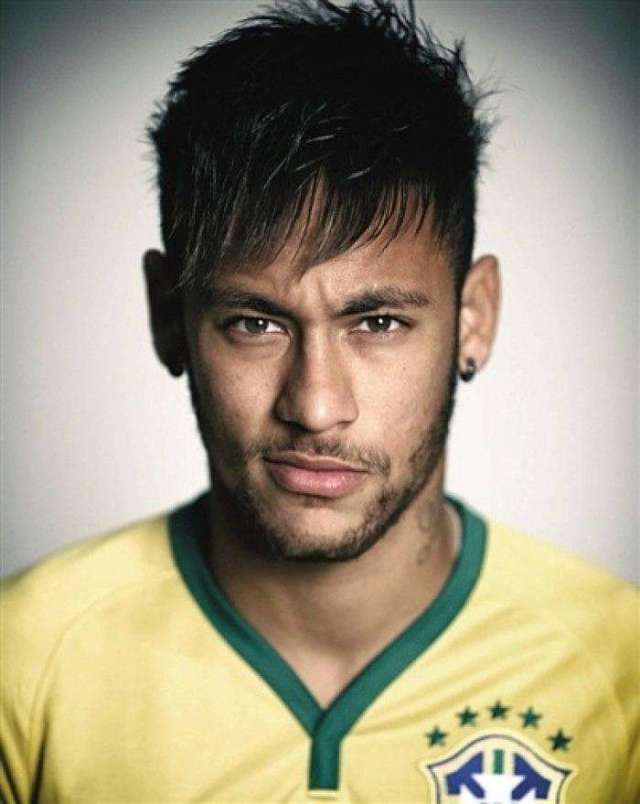 C罗主动把点球机会让给马内，一个举动彻底粉碎自私的质疑（C罗将点球权让给马内，用实际行动击碎自私质疑）