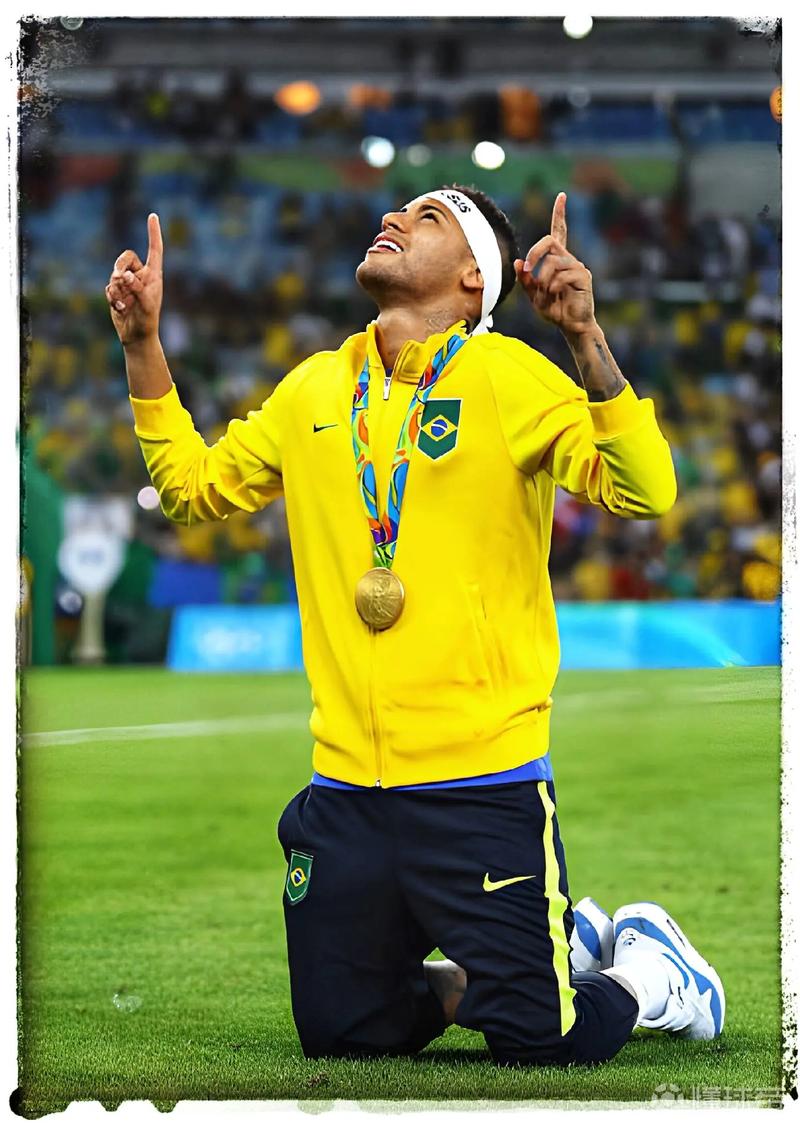 门德斯：不知道为啥有这么多关于亚马尔的噪音，我们都年轻过（门德斯：不理解围绕亚马尔的喧嚣，大家都曾年轻过）