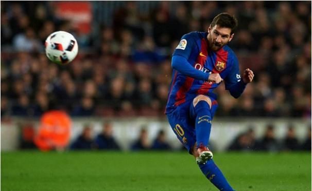 个人能力！两队进攻陷入困境， 奎因上场外线运球高难度急停三分命中！