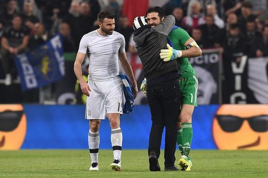 马科斯-阿隆索：祖父说迪斯蒂法诺比梅西出色，时代标准不同（马科斯-阿隆索：祖父称迪斯蒂法诺胜梅西，评判标准因时代而异）