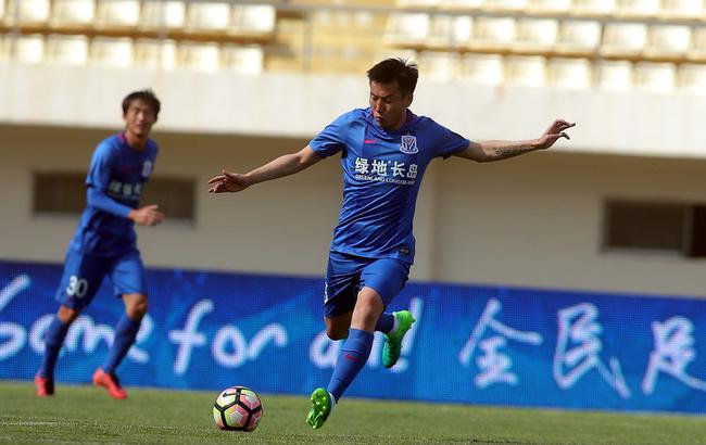 篮球湖人球迷热情支持球队