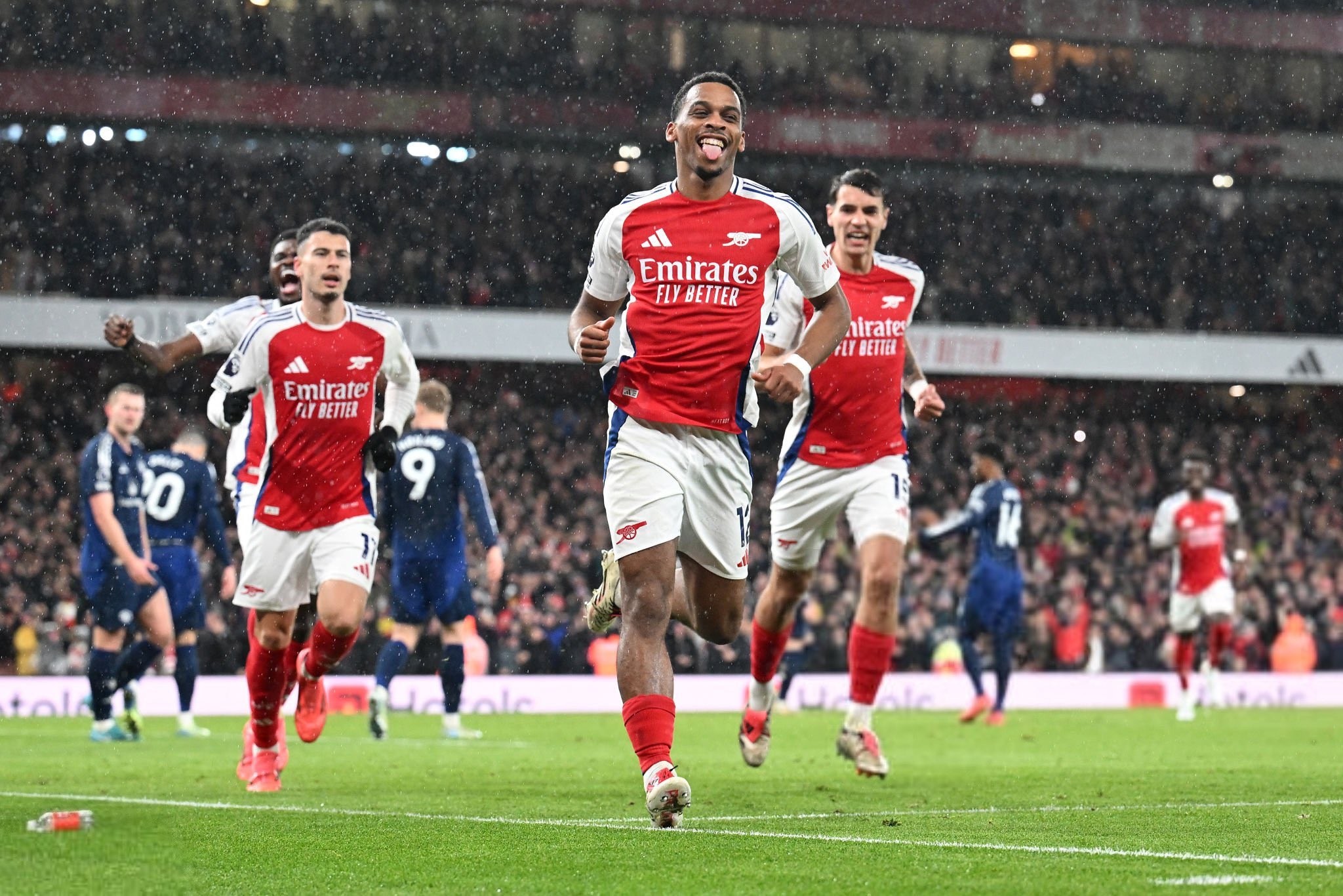 2025赛季足协杯现场观众总人数为505278人次，场均8020人（2025赛季足协杯累计观众505278人次，场均8020人）