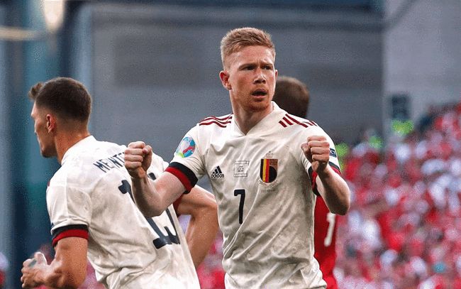 歌名应景，著名歌唱家波切利在世界杯抽签仪式演唱《今夜无人入眠》（世界杯抽签仪式上，波切利献唱《今夜无人入眠》，曲名颇为应景）