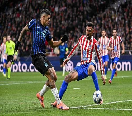 凯恩已在德甲10次完成帽子戏法，为该联赛历史第5多（凯恩德甲已收获10次帽子戏法，历史排名第5）