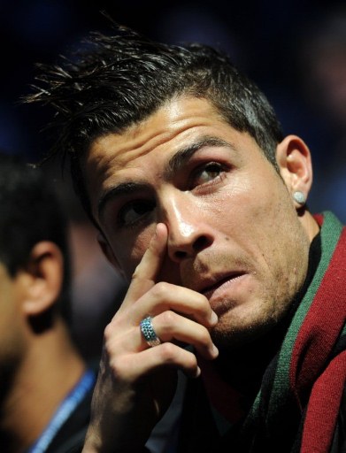 邮报：梅努希望冬窗离开曼联，有12家俱乐部对他感兴趣（邮报：梅努盼今冬离开曼联，12家球队有意引进）