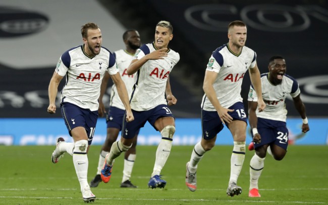 科林斯：我对保罗只有爱和尊重，但他不在这后确实安静了很多（科林斯：对保罗满怀敬意与爱，不过他离开后这里确实清静多了）