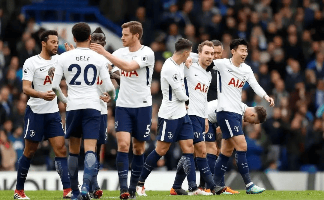 被与梅西比较？伦纳特-卡尔：我不能和他相比，他是我的偶像（被拿来和梅西相提并论？伦纳特-卡尔：不敢比，他是我的偶像）