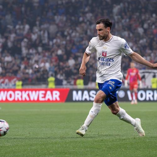 英联杯战报：拉克鲁瓦乌龙+丢点，阿森纳8-7点杀水晶宫晋级（英联杯：拉克鲁瓦乌龙又失点，阿森纳点球大战8-7险胜水晶宫晋级）